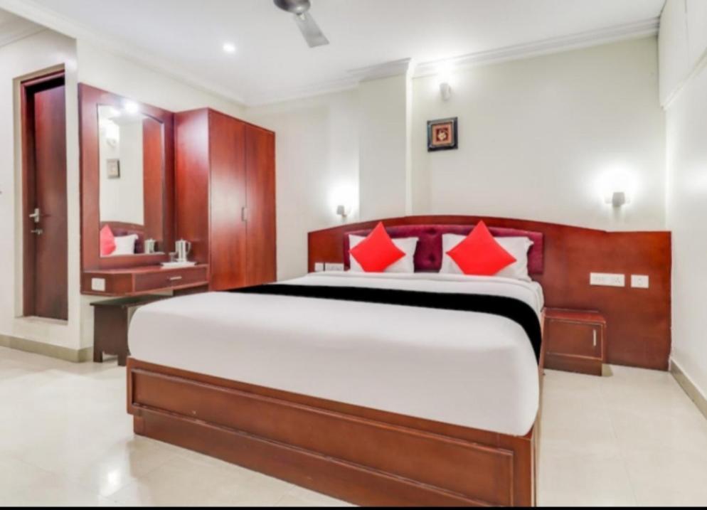 Hotel Balini Maduráj Kültér fotó